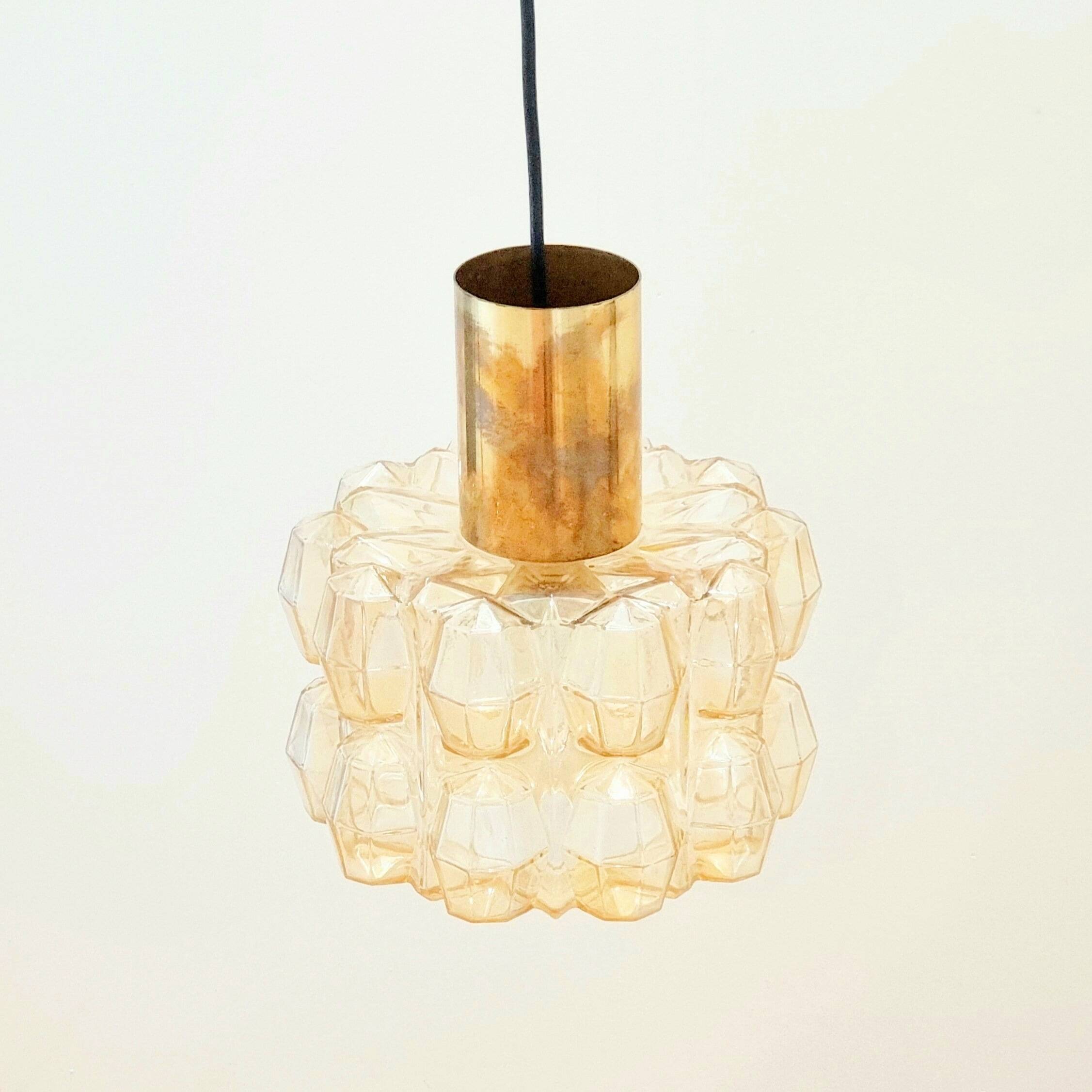 Grand lustre en verre en forme de diamant ambre par Helena Tynell pour Limburg, Allemagne, années 1960.