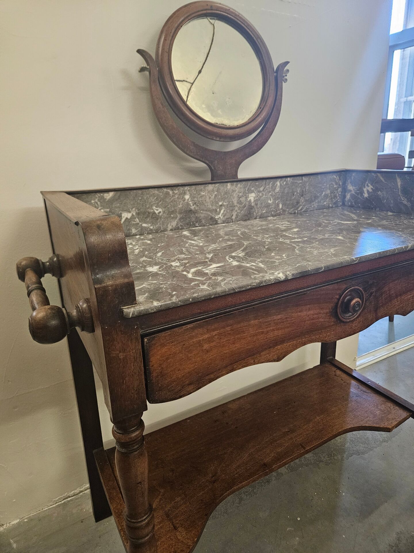Coiffeuse 1900 ou meuble de toilette