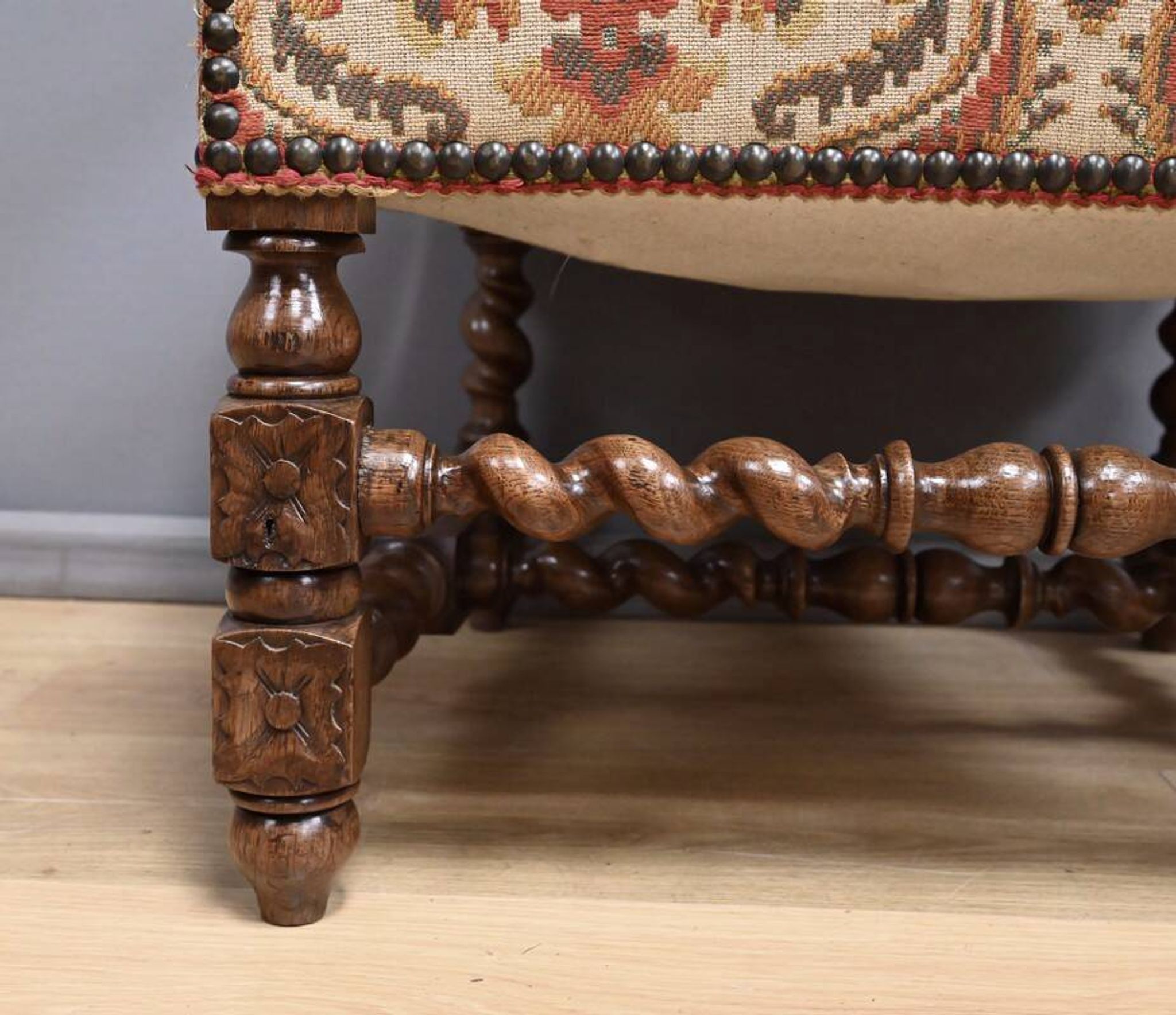 Ornamental armchair in oak, Louis XIII style – Early 20th century