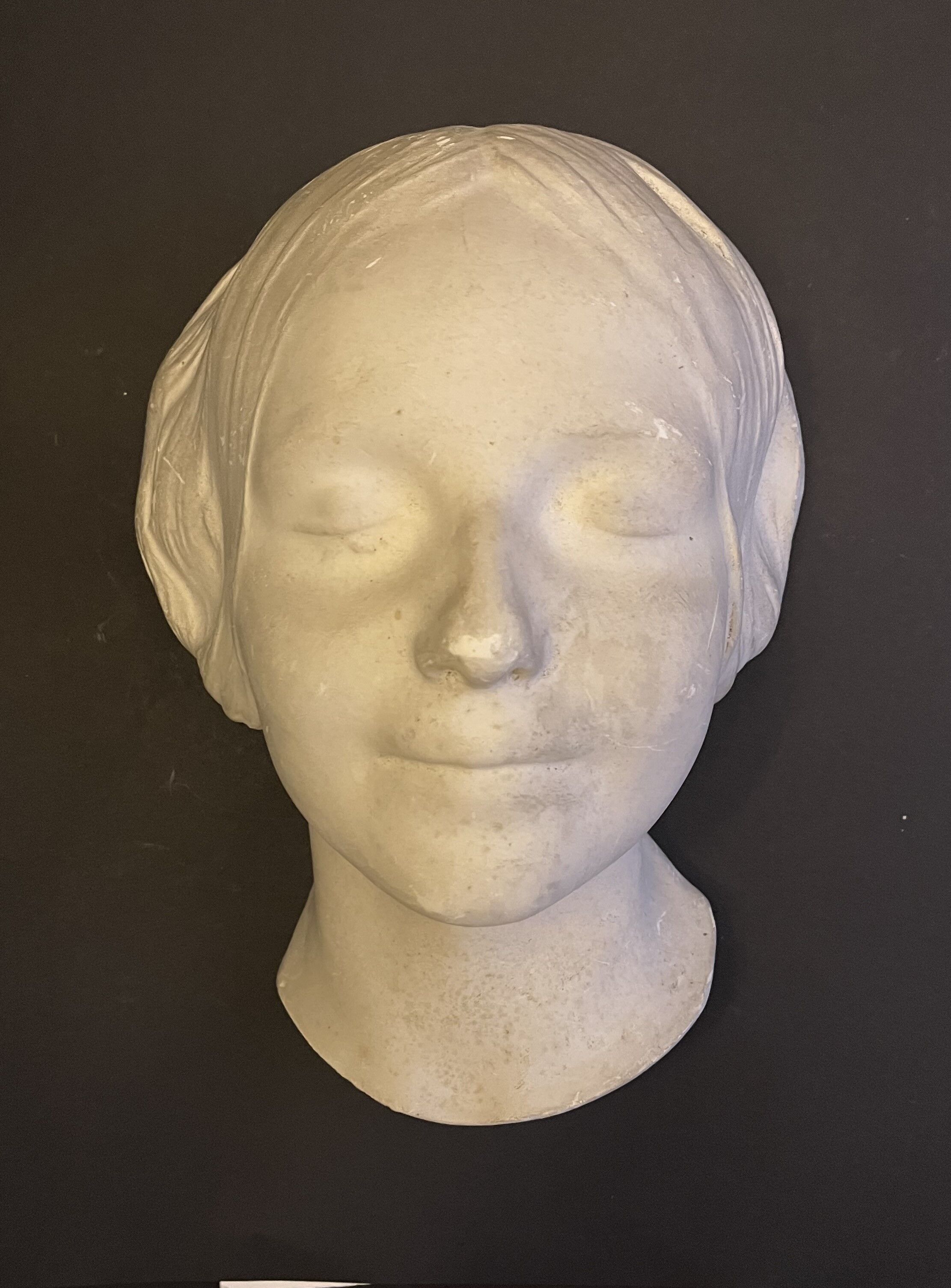 Plaster head: The drowned of the Seine