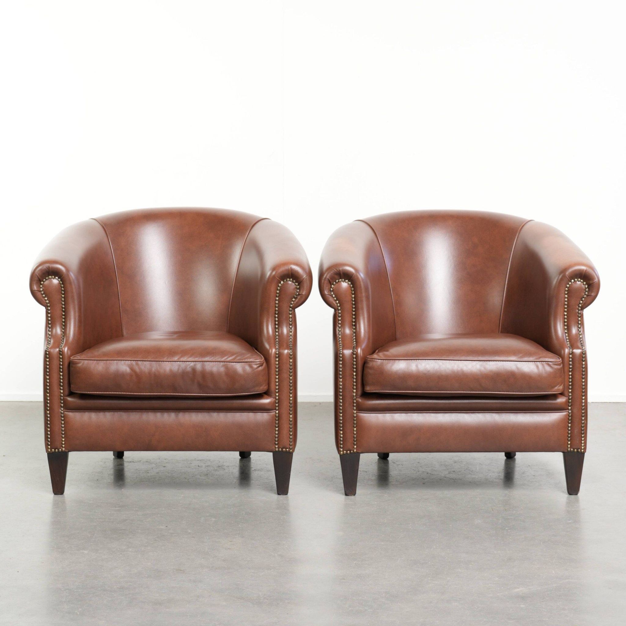 Set of 2 cognac-coloured cow leather club armchairs in English style