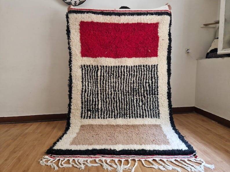 Handmade Moroccan wool rug, size 150 x 250 cm