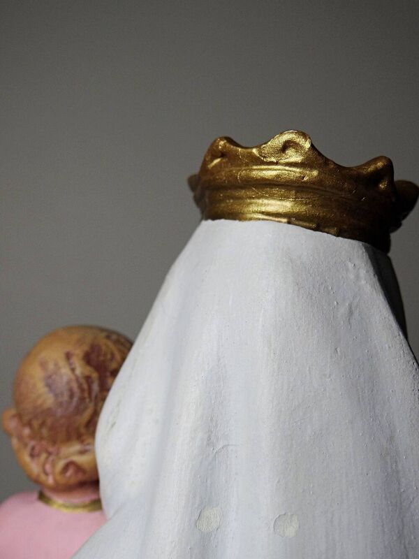 Statuette stuc ND du Mont Carmel, ateliers Olot, yeux en verre, 1920-1930