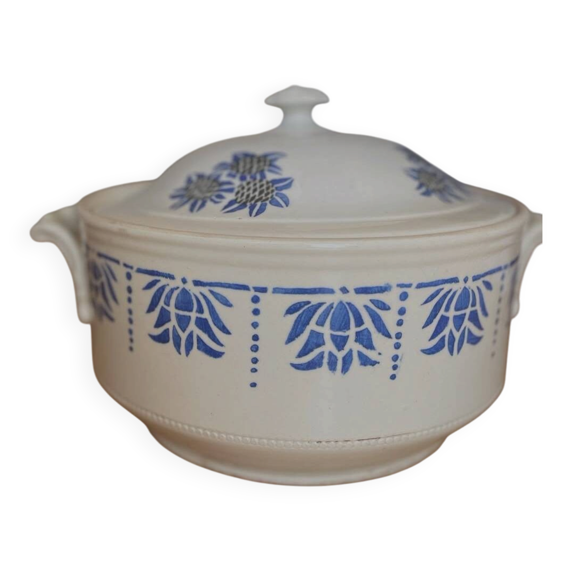 Soup tureen