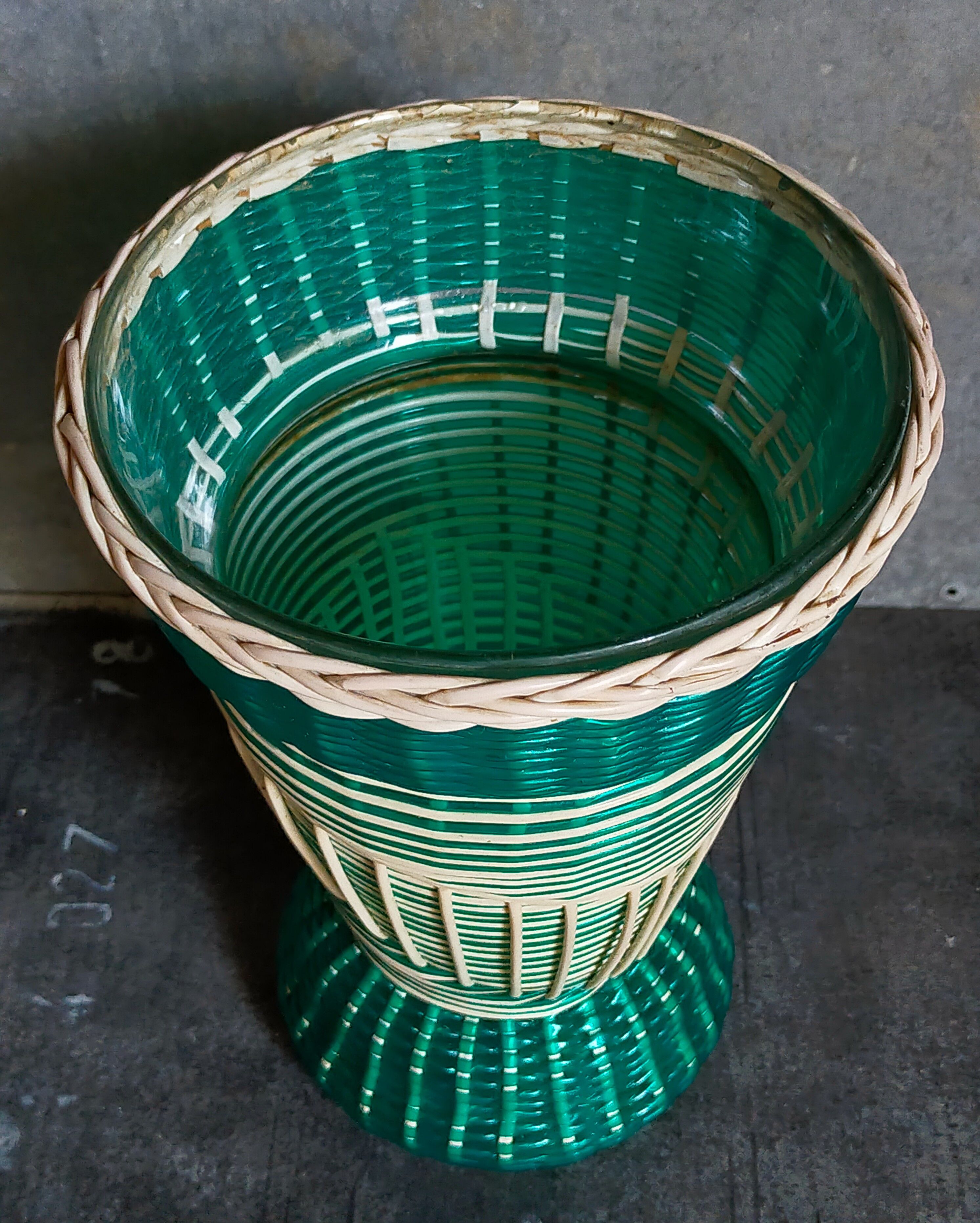 Glass vase and braided scoubidou thread 50s