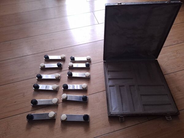 Coffret 12 portes couteaux art déco ( salière,  poivrière)