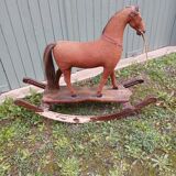 Cheval à bascule ancien