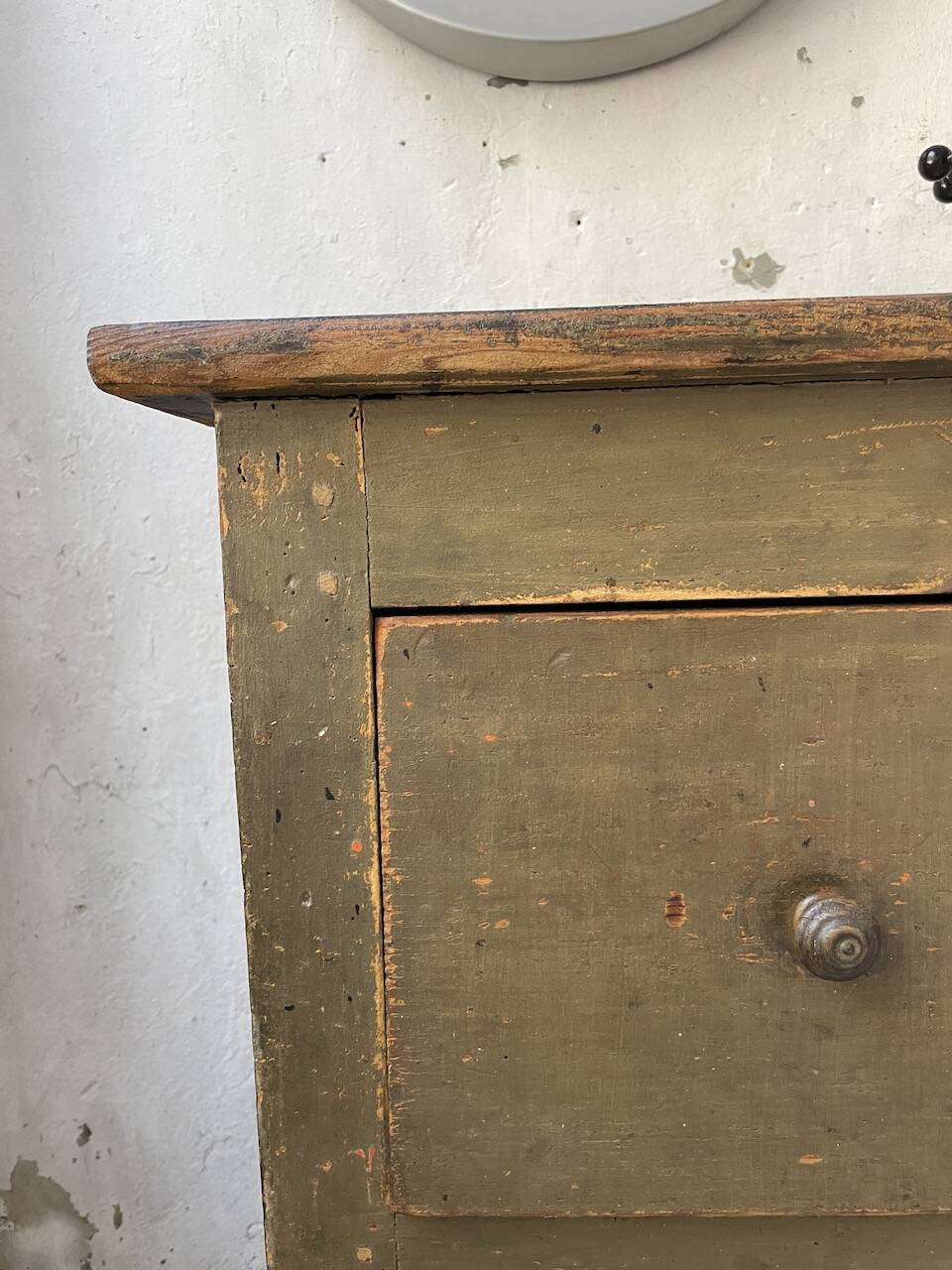 Green patina workshop furniture