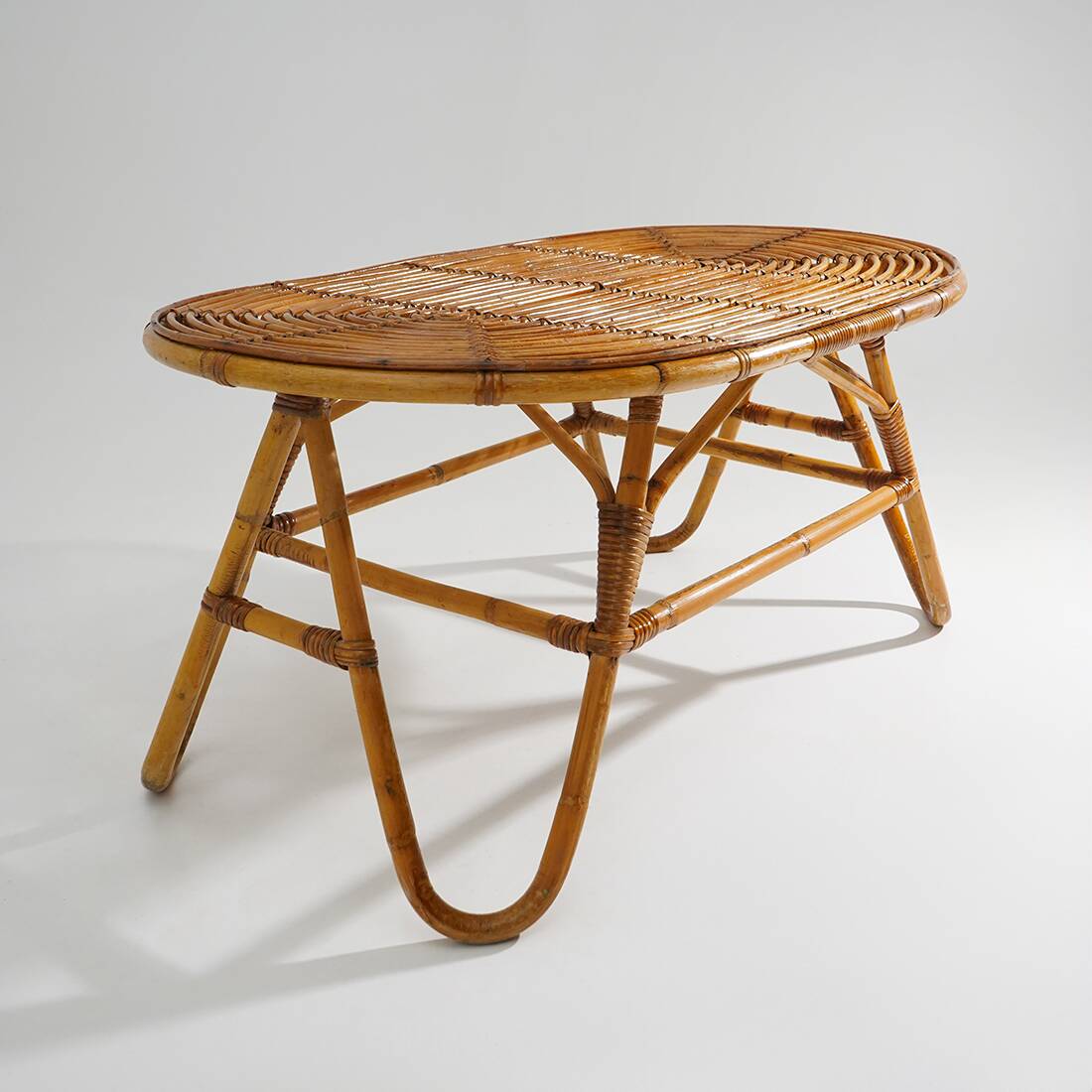 Table basse ovale en osier, années 1950