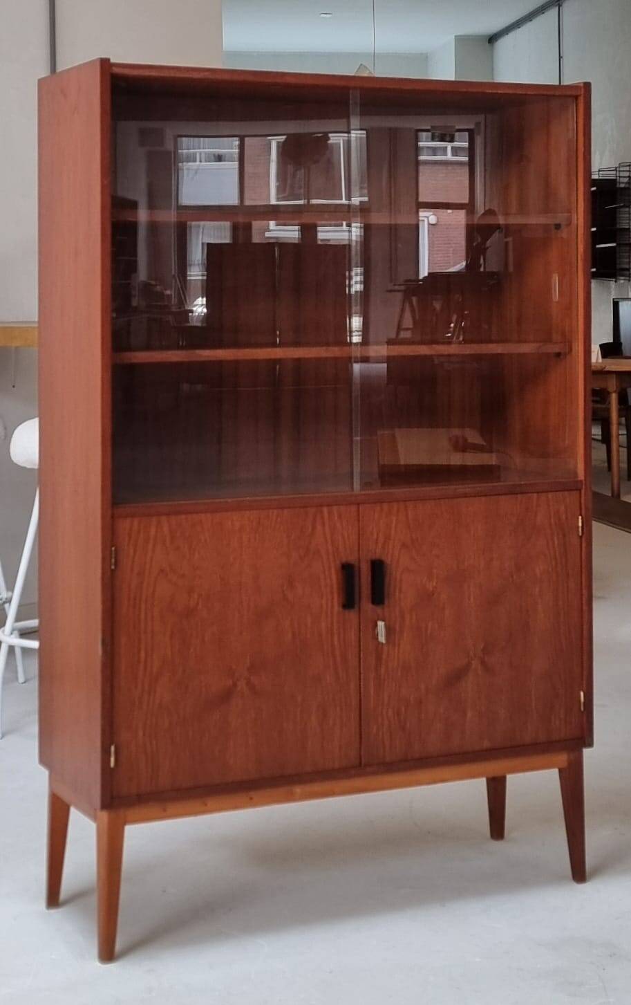 Vitrine du milieu du siècle