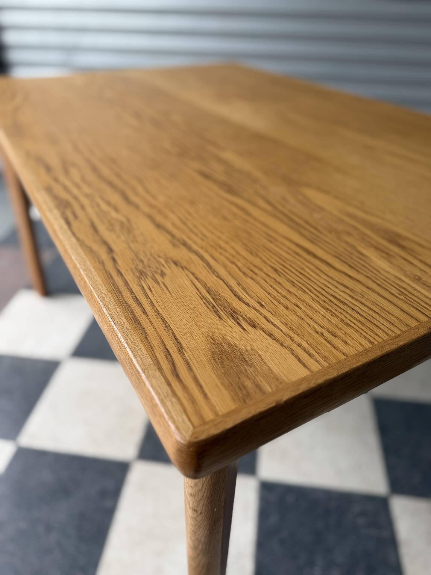 Table scandinave en chêne