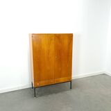 Meuble en placage avec tiroirs et piètement en acier, armoire vintage