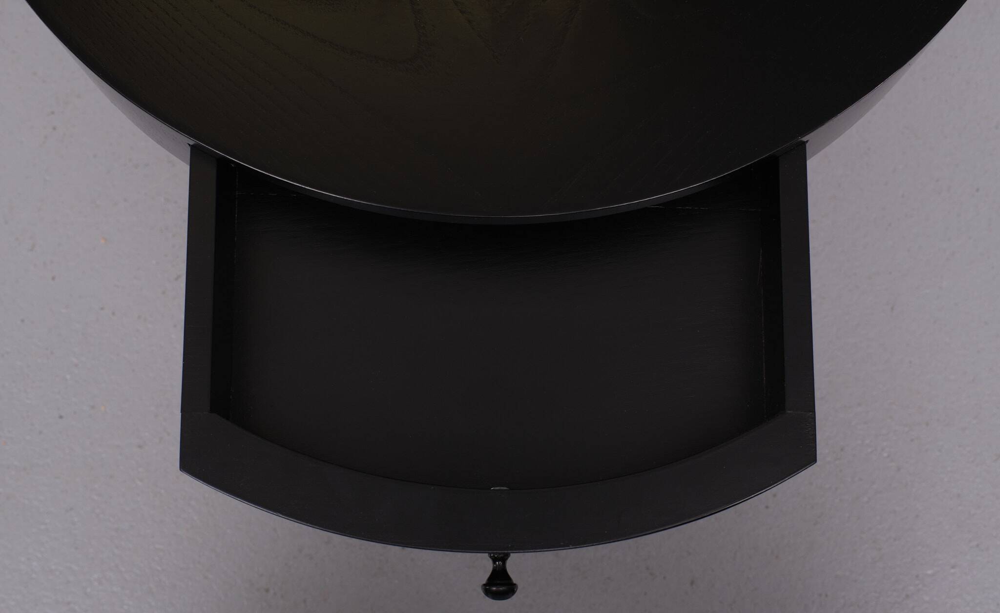 Porada Arredi Black Round side Table 1980s Italy