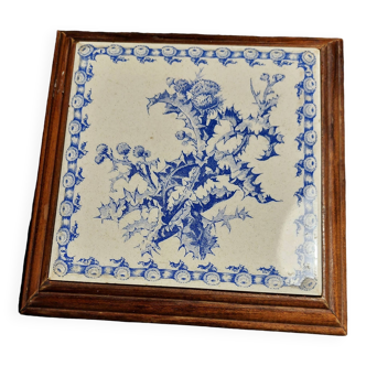 Earthenware trivet decorated with Gien thistles
