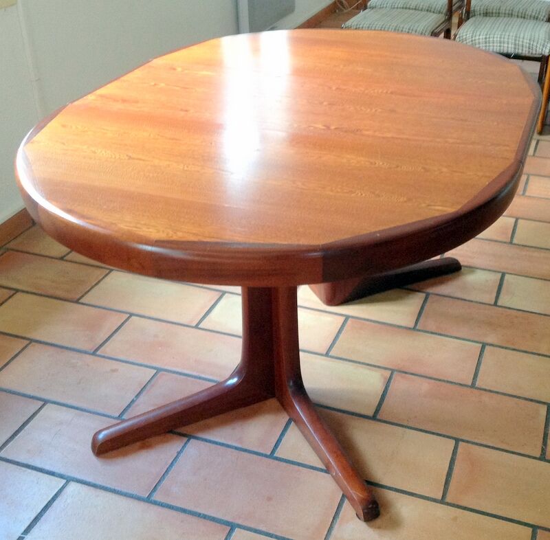 Baumann table and chairs