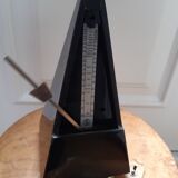 Ancien métronome en bakélite de la RDA