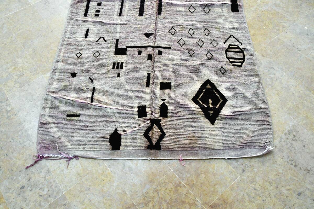 Moroccan Berber Boujaad rug 243 cm x 163 cm
