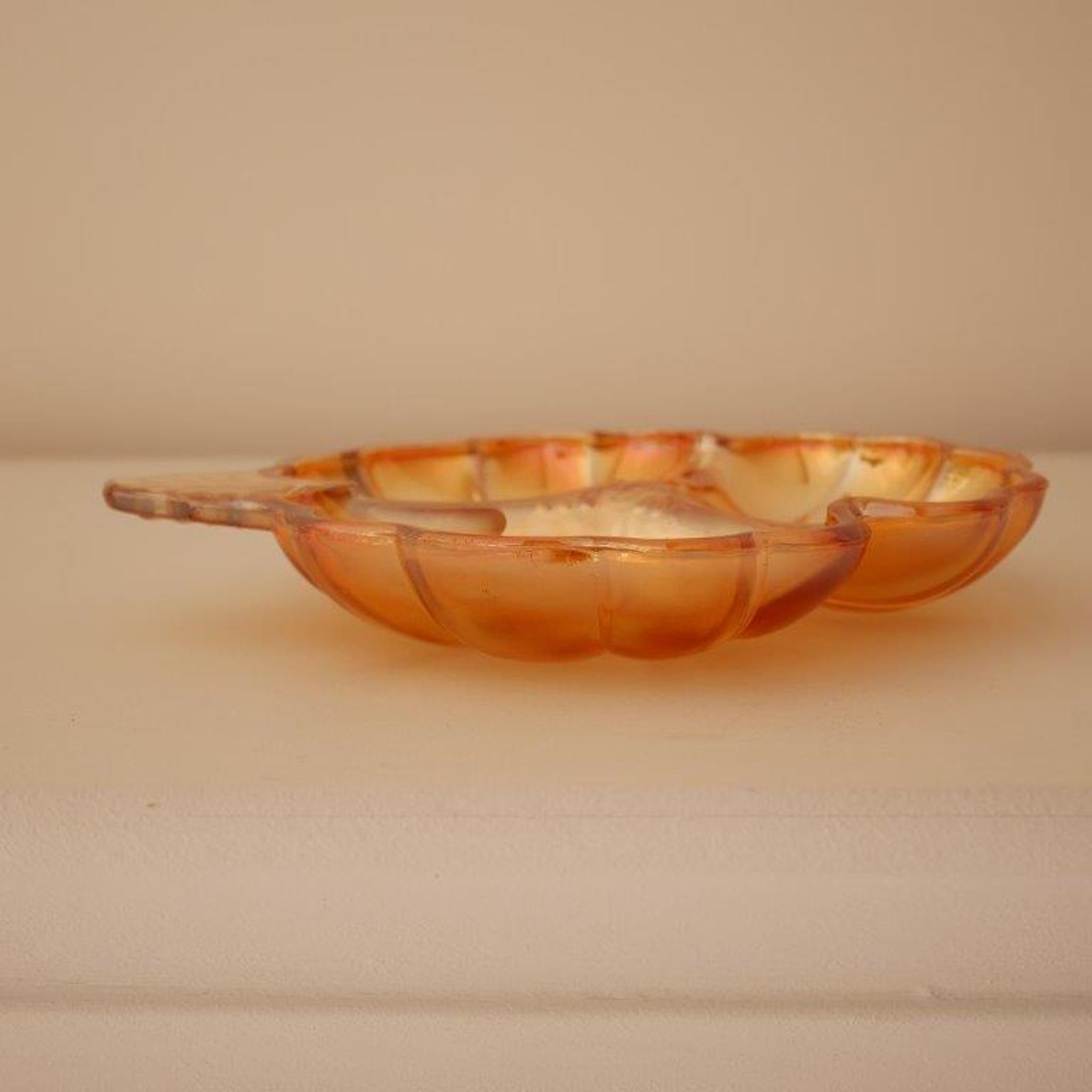 Vide-poche fleur orangé irisé