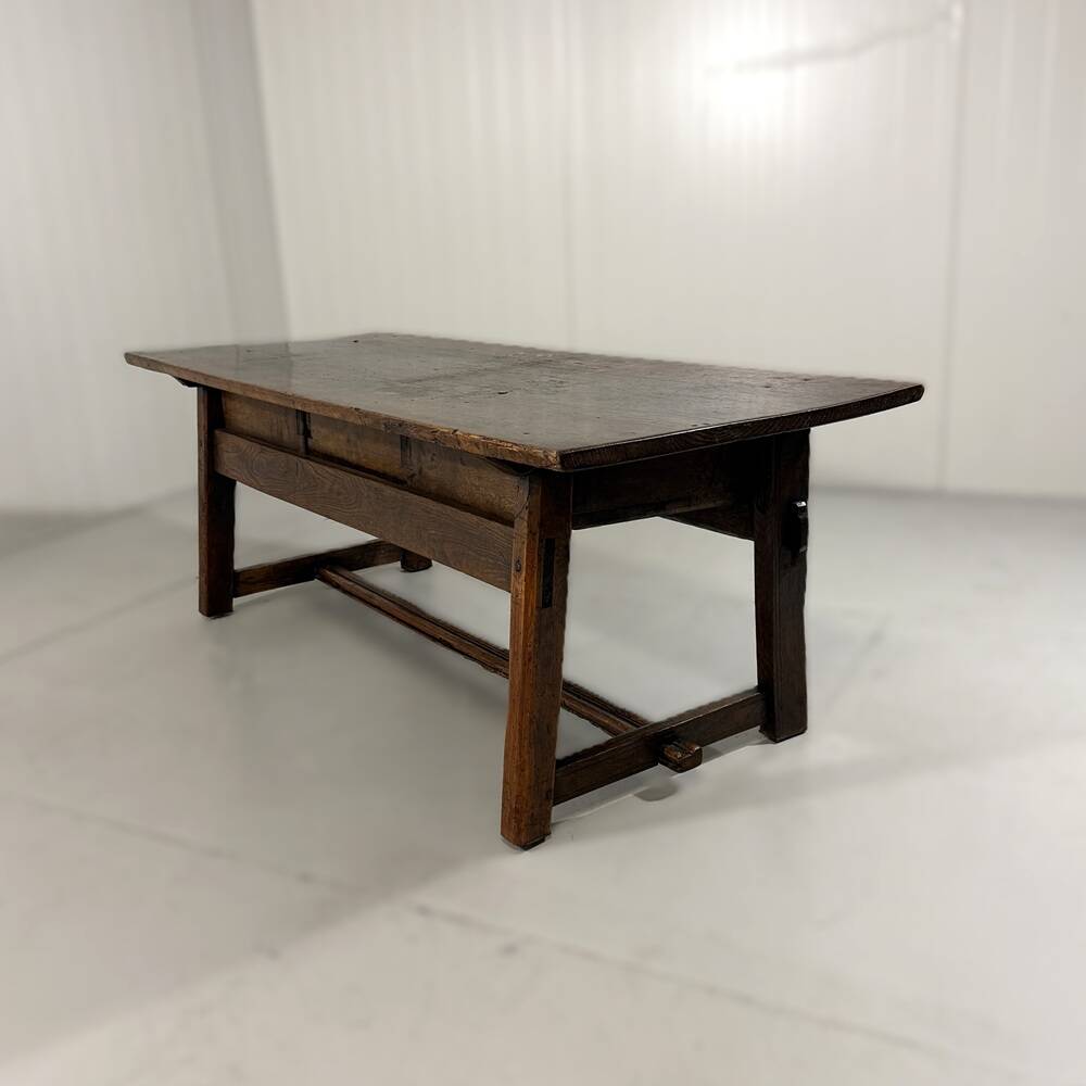 Table basse espagnole antique brutaliste