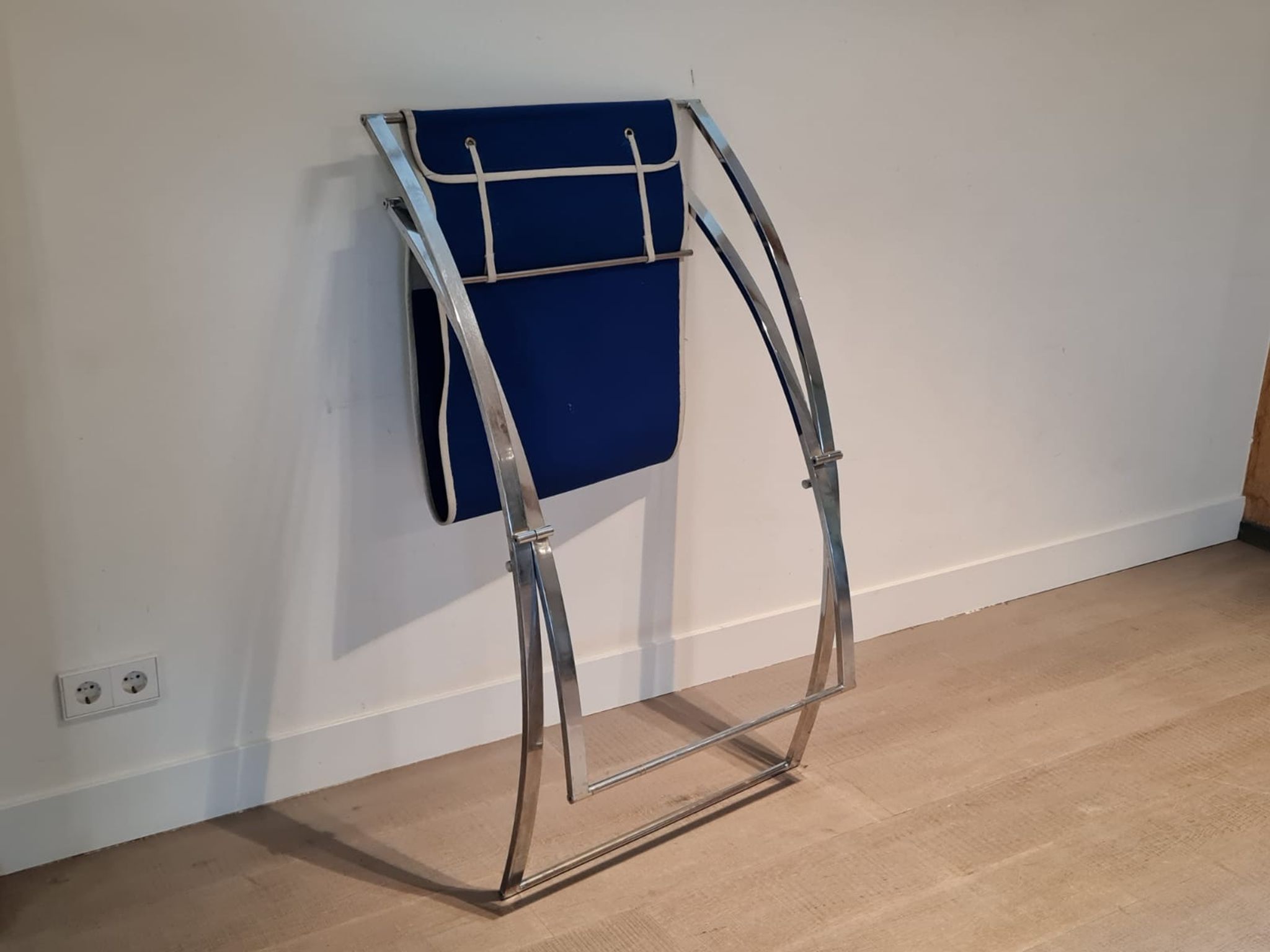 Marcello Cuneo ‘Louisa’ lounge chair in blue canvas and white leather, Italy 1970s