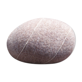 Livingstones pebble cushion, Pierre model (Stéphanie Marin)