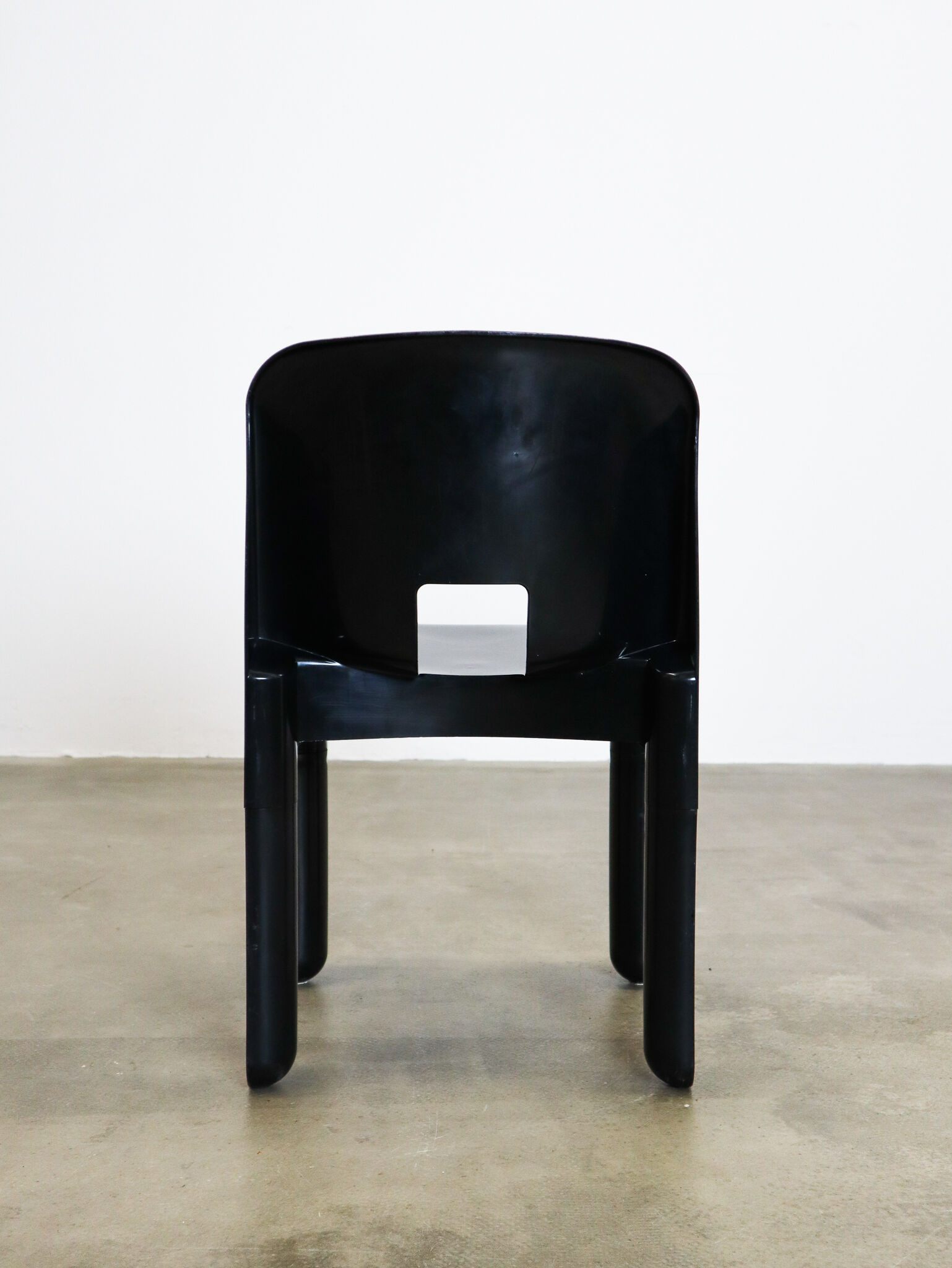 Joe Colombo Universale chairs black