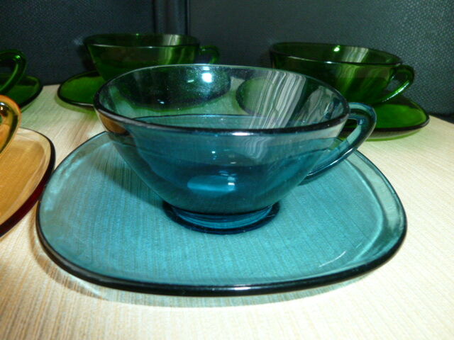 Set of 5 vintage coffee cups made of tempered glass