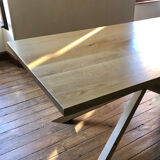 Table en bois en chêne massif