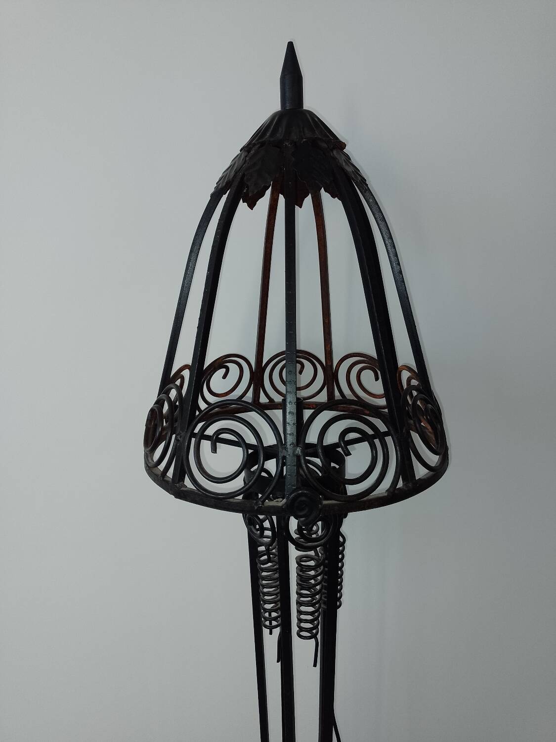 Lampadaire fer battu art déco 1930