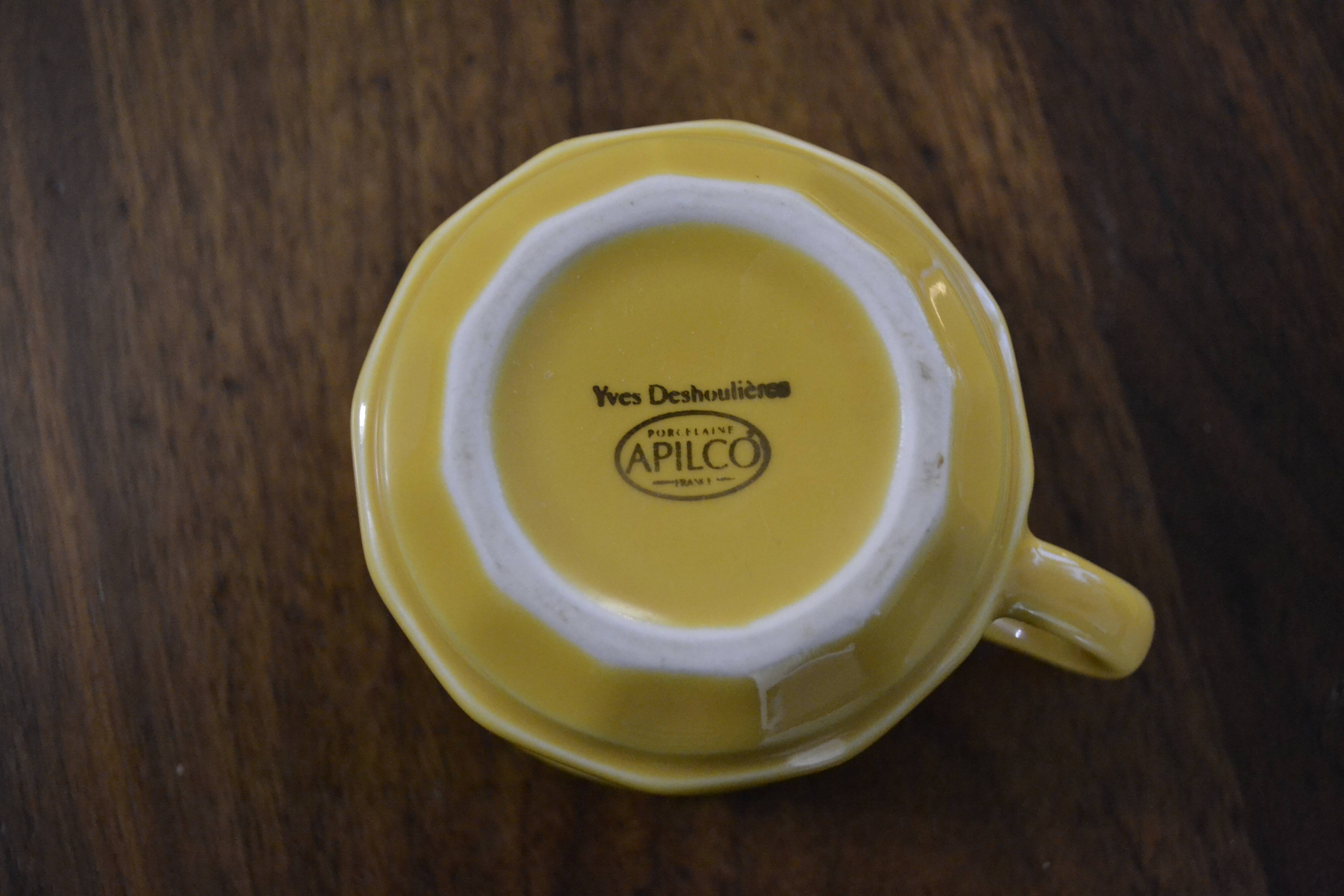 Apilco yellow cups