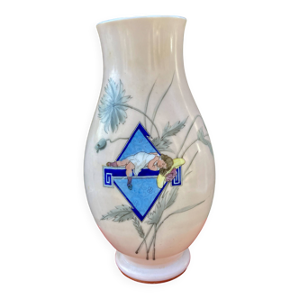 Rare vase opaline de la cristallerie baccarat decor art déco art nouveau