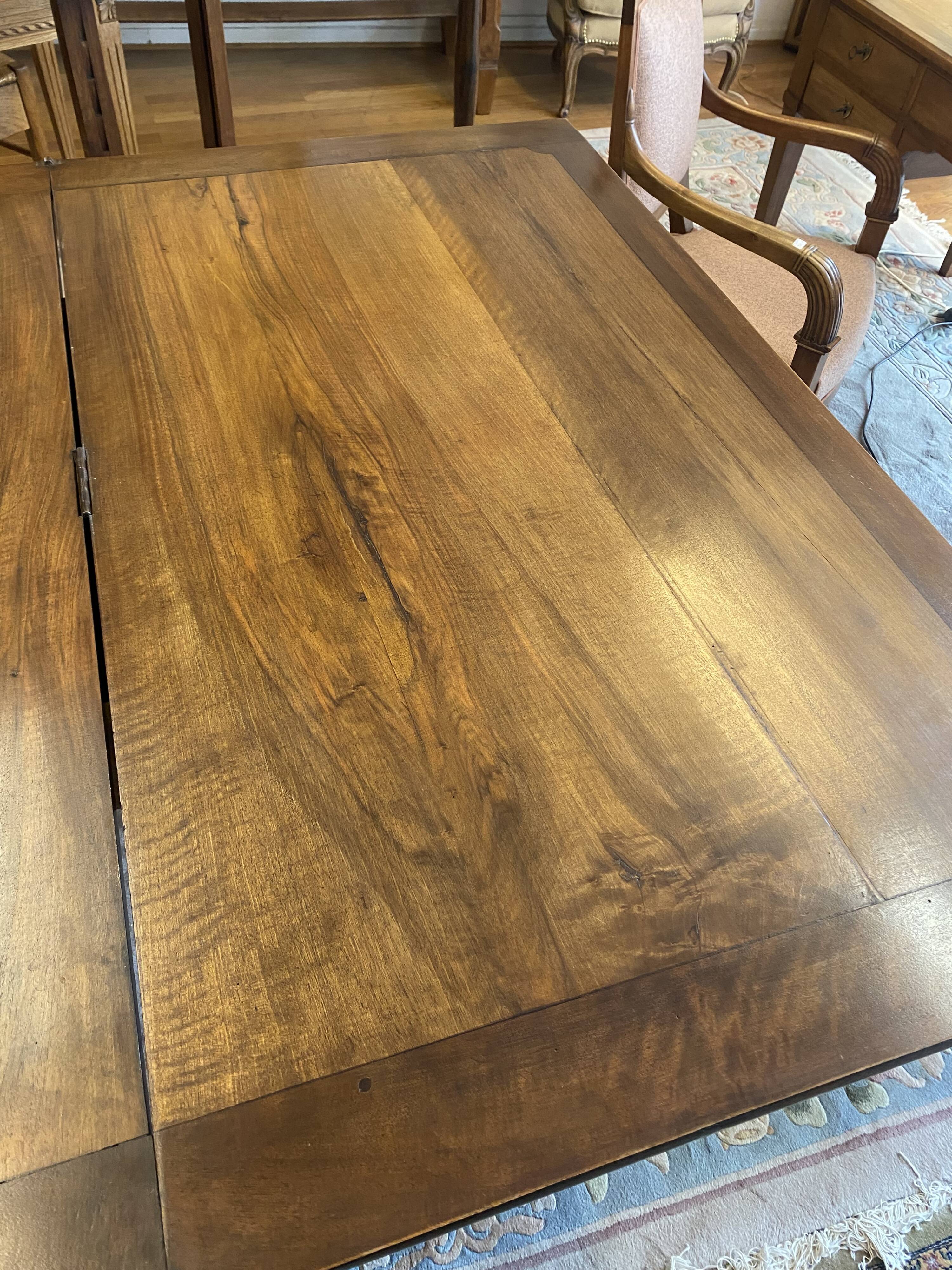 Walnut leaf table, Jacob legs