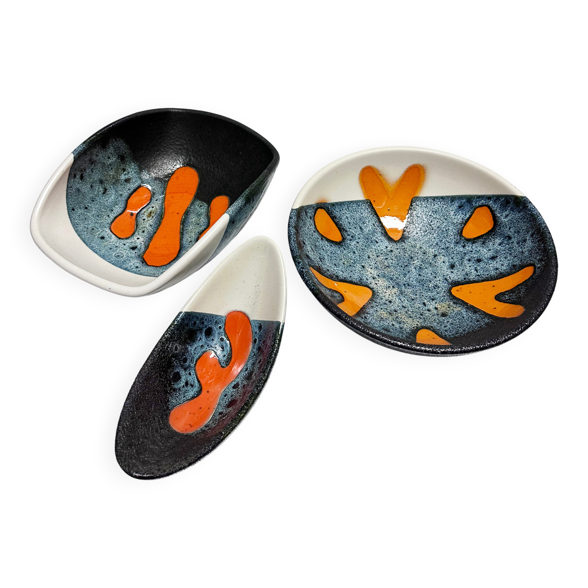 Rare set of three Elchinger Atelier ceramic bowls. France, 1950.
