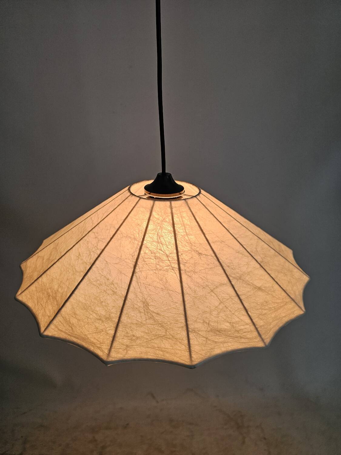Cocoon pendant lamp ufo shaped