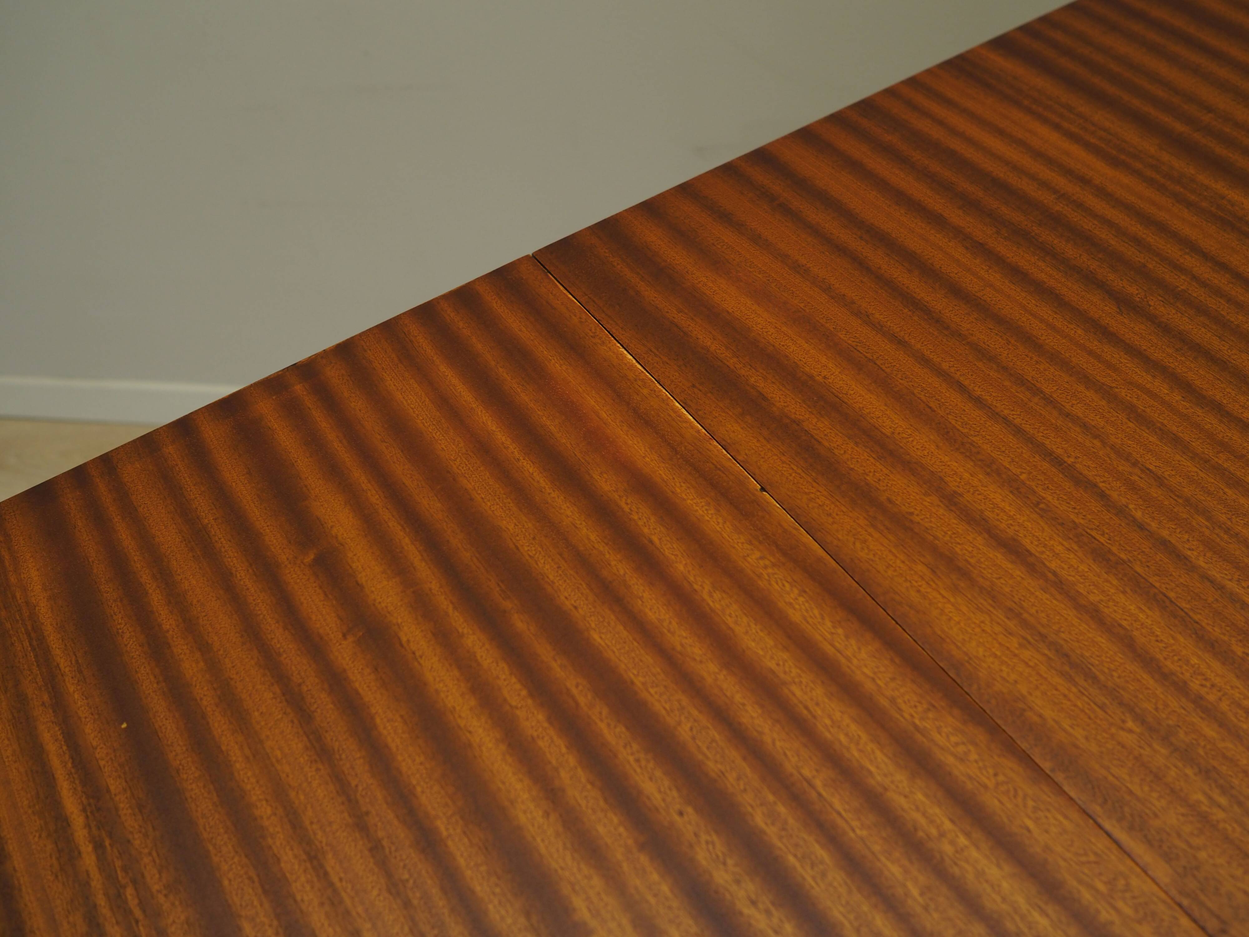 Table en acajou, design danois, années 1970, production : Danemark