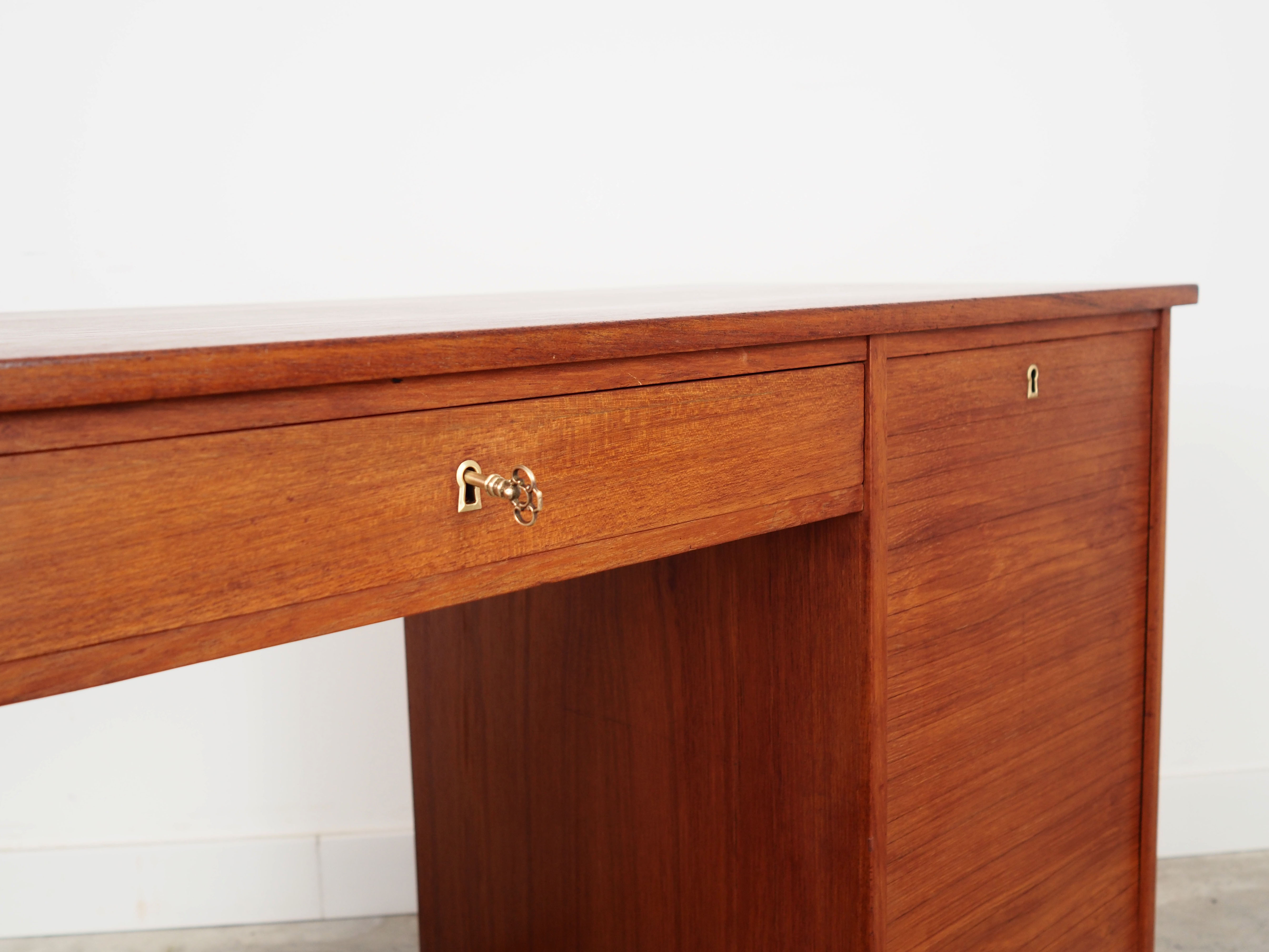 Bureau en teck, design danois, années 1960, production: Danemark