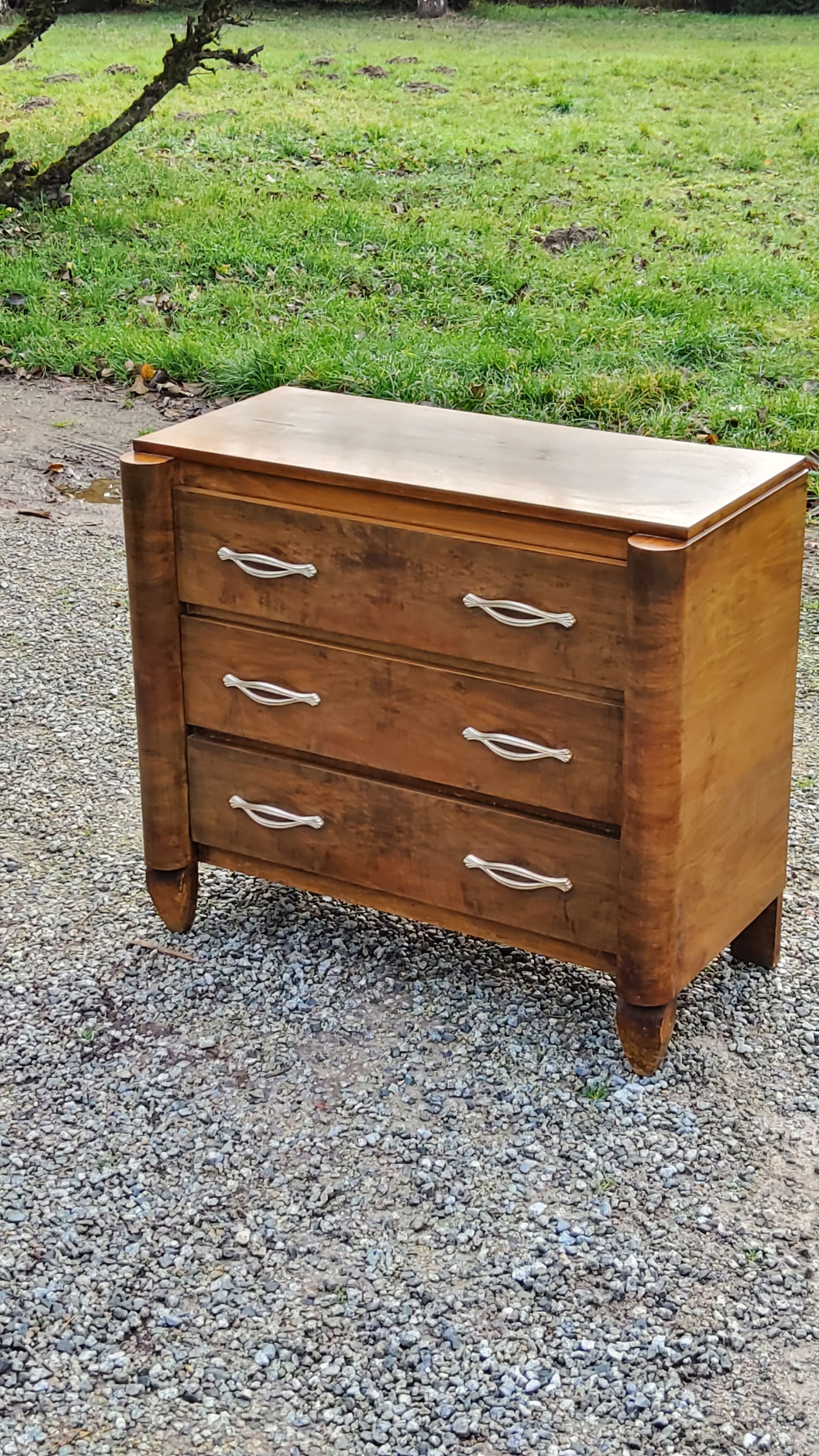 Art Deco chest of drawers from the 30s-40s in walnut 3 drawers