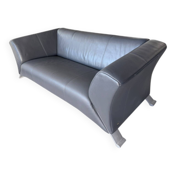 Rolf Benz 322 – Black 2-seater leather sofa