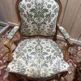 Paire de larges fauteuils de style Louis XV