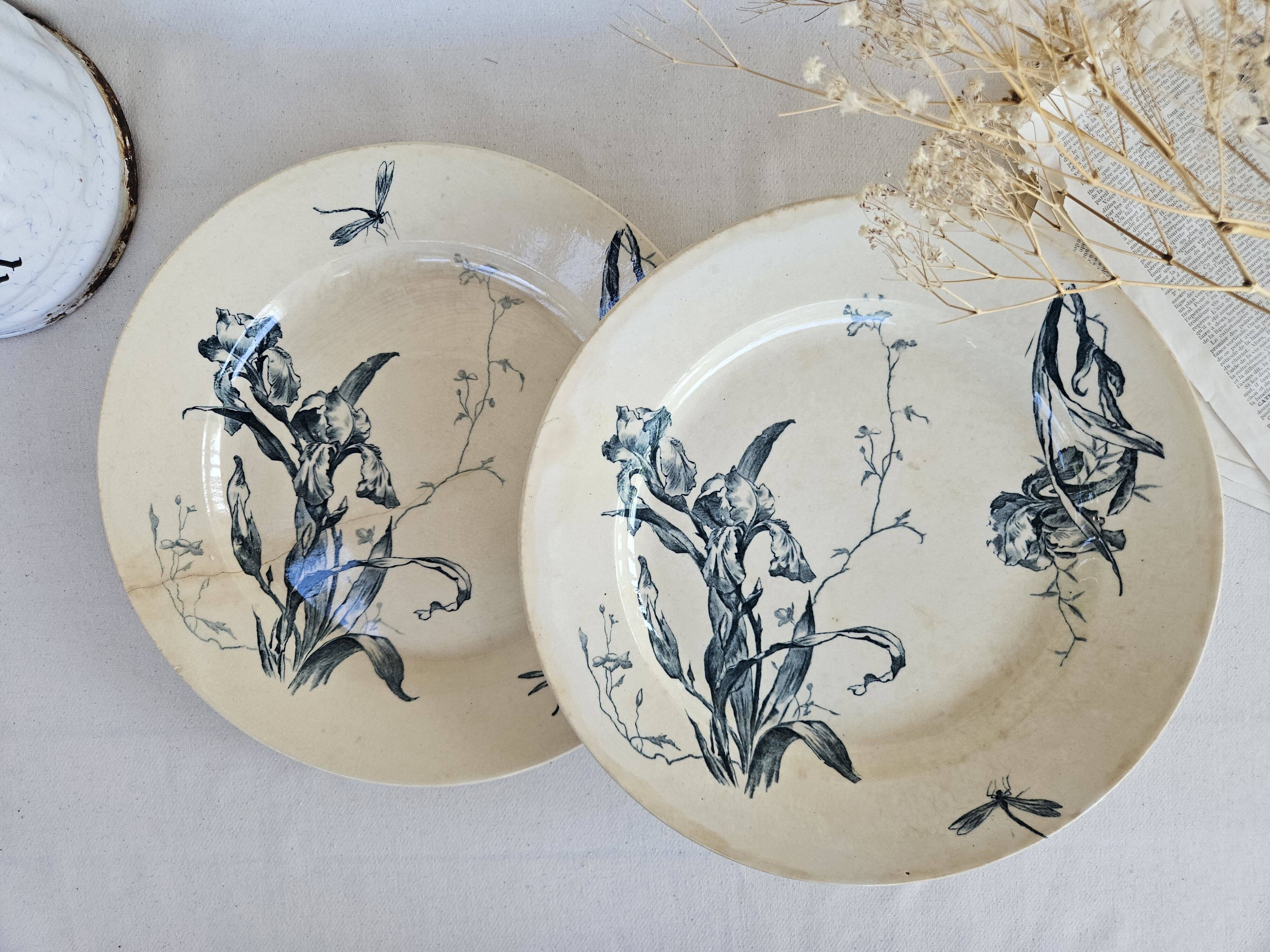 Pair of earthenware dishes from Gien, Iris model, 28 cm
