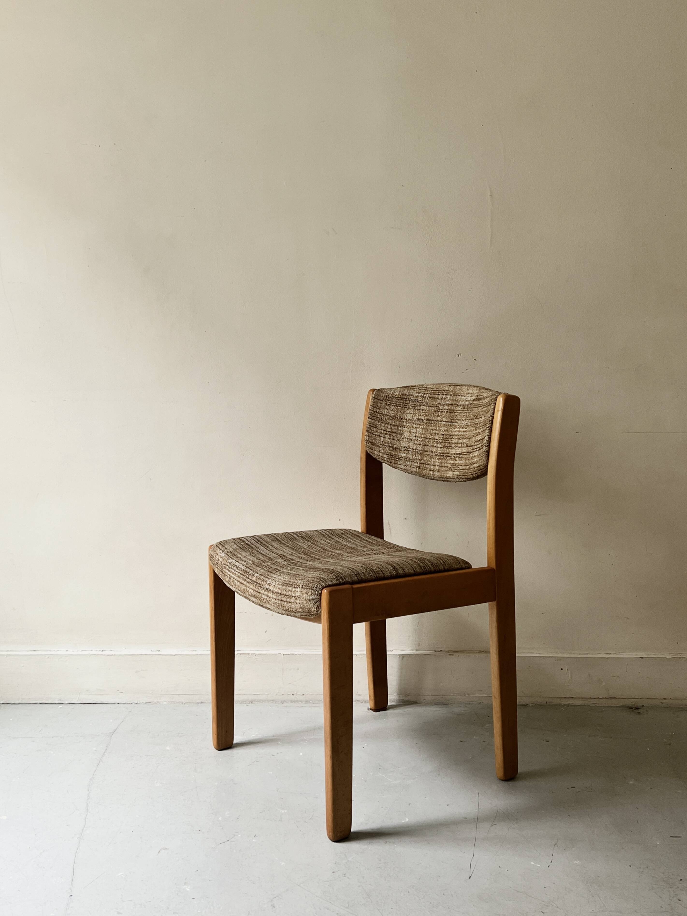 Set of 6 mid-century chairs in honey wood and tweed, 1970 design by dlg Regain.