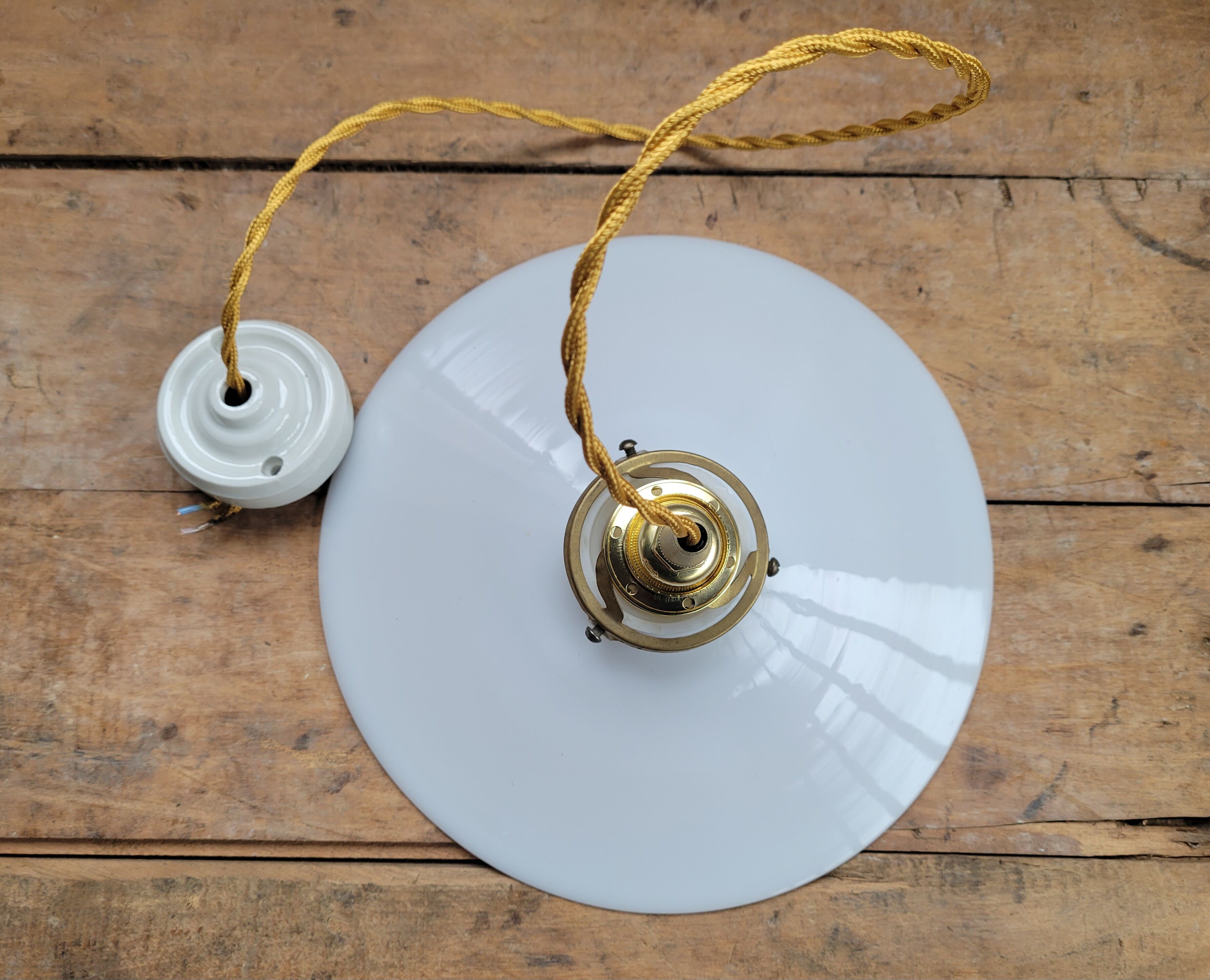 White opaline suspension