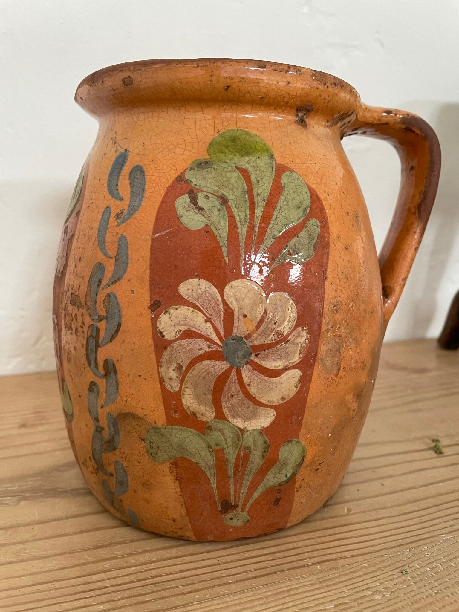 Vase vintage en terre cuite peint à la main