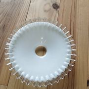 Abat-jour vintage en opaline dentelée