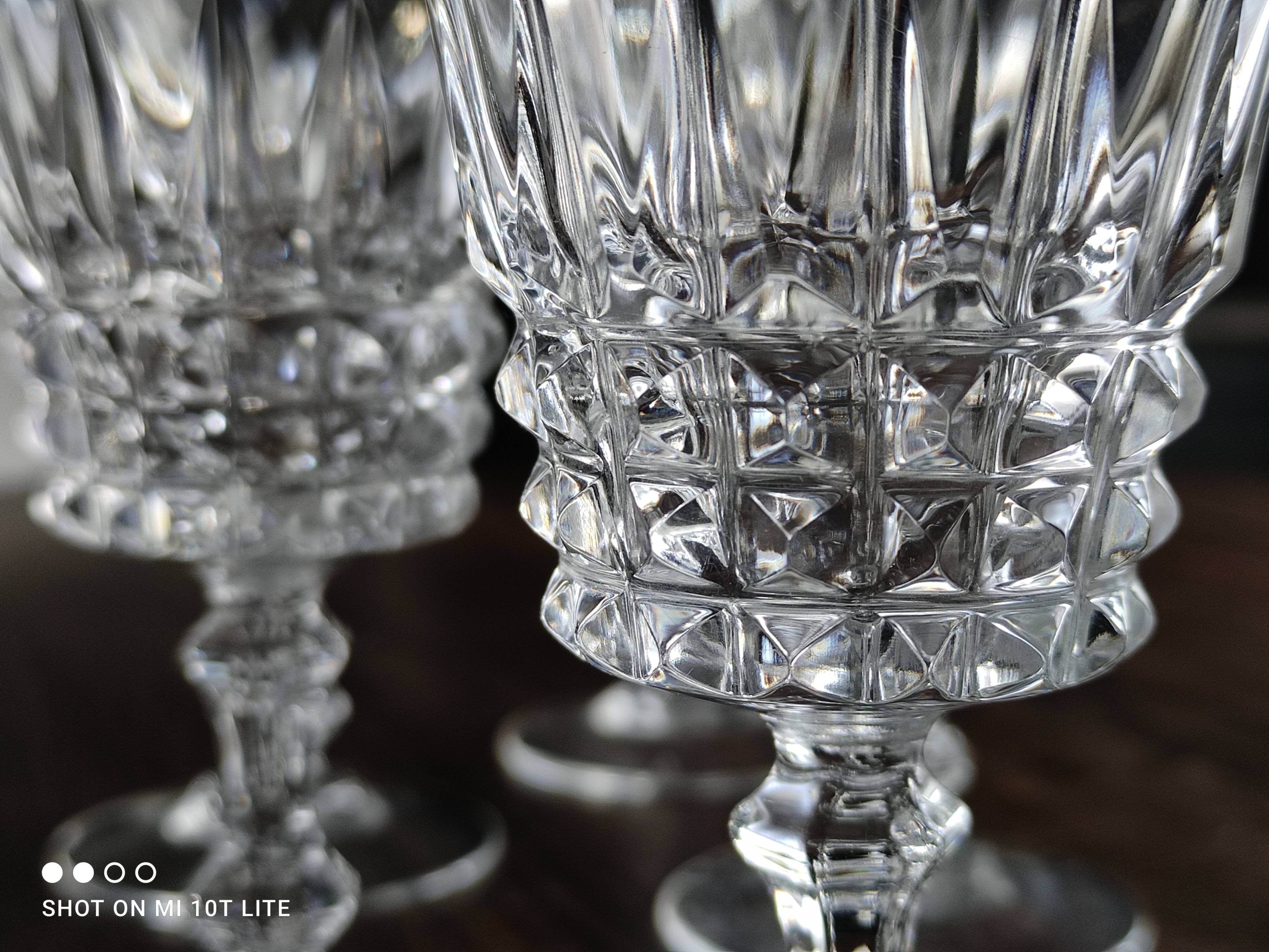 Set of 8 white wine glasses small capacity in antique chiseled crystal