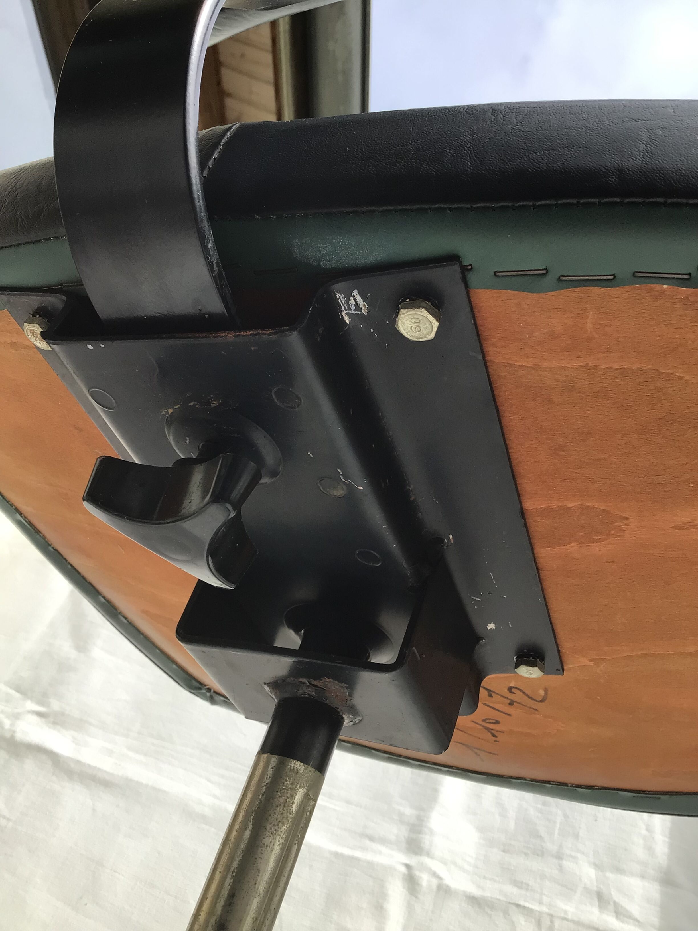 Adjustable swivel desk chair with 70's wheels