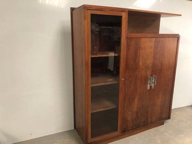 Glass cabinet from the 1940s