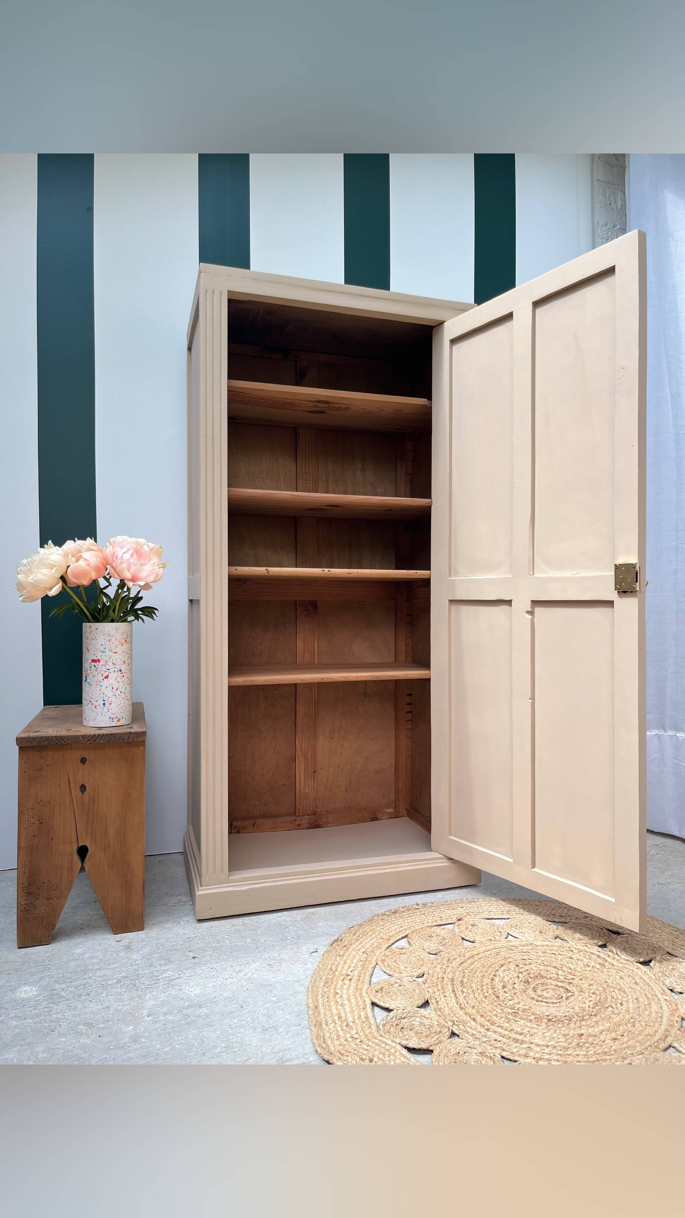 Armoire parisienne restaurée