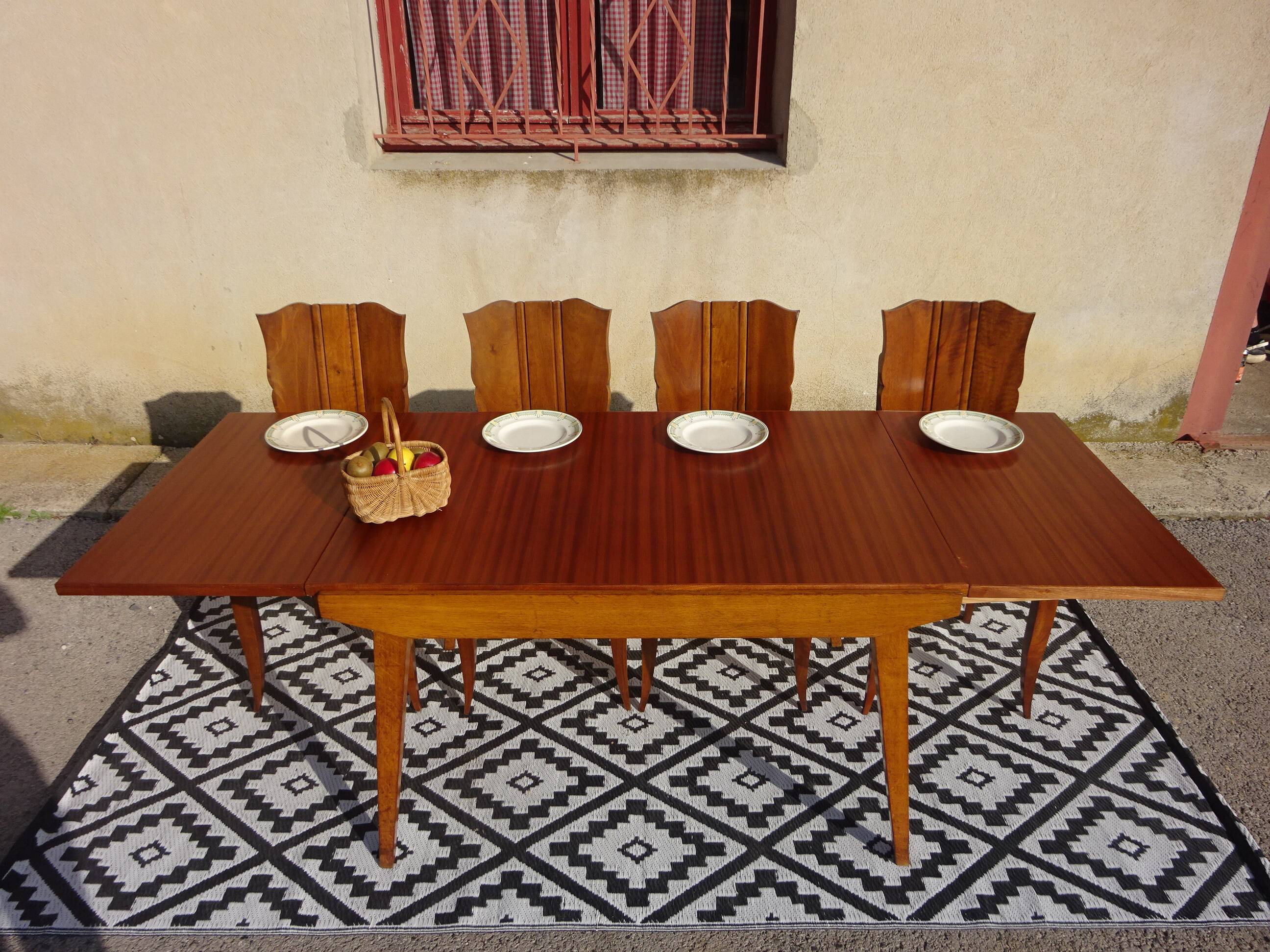 Table vintage en bois avec pieds compas