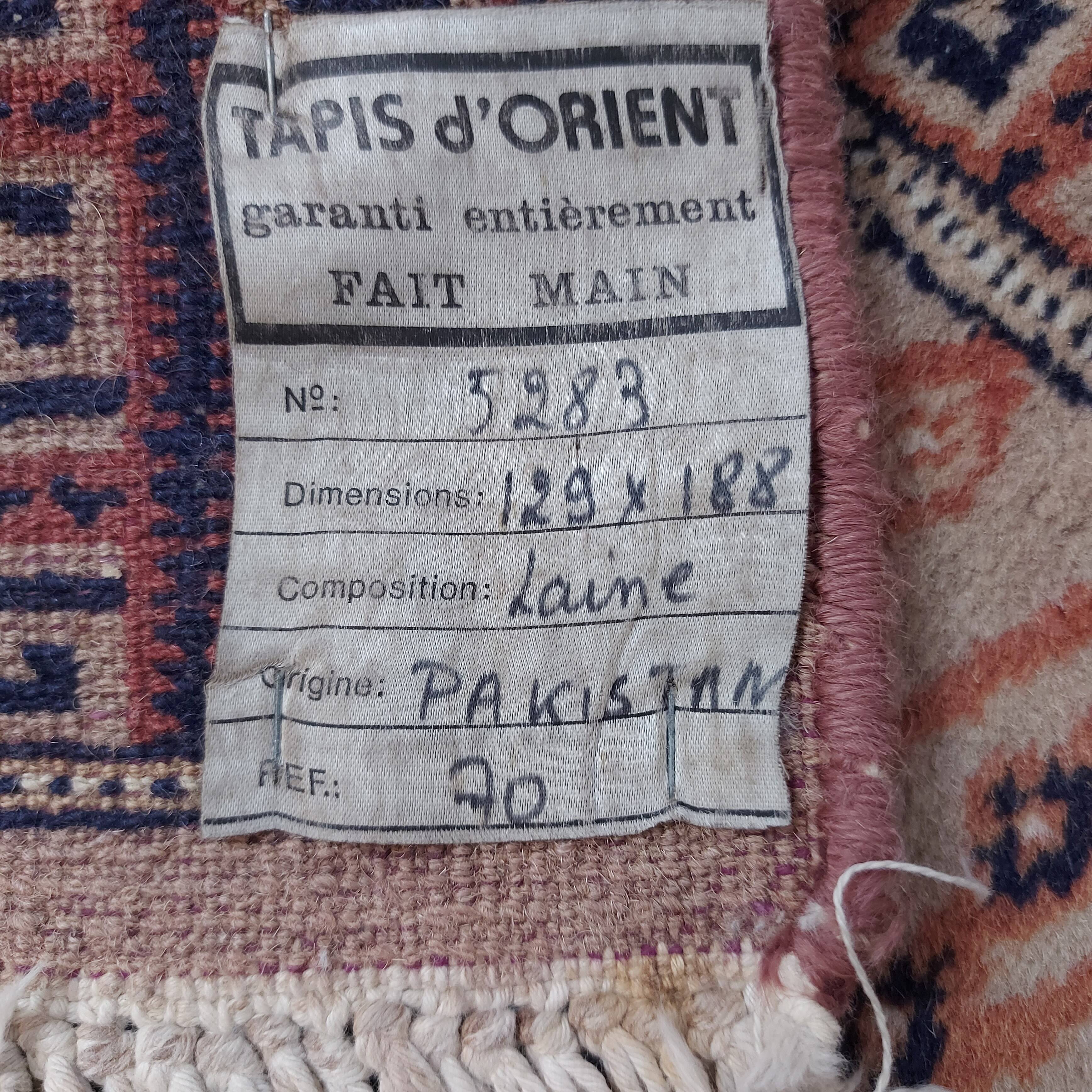 Oriental carpet 100% handmade, origin Pakistan.